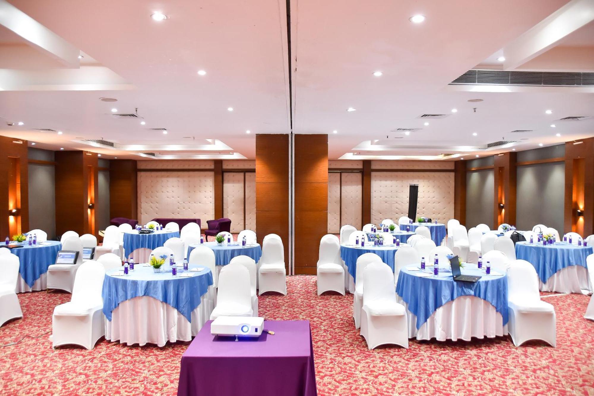 Regenta Central Grand Exotica Pimpri-Chinchwad Exterior foto